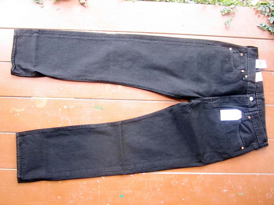 ซุปเปอร์แบล็ค Levi's 501 เข้าไปเลือกชมขนาดครับ