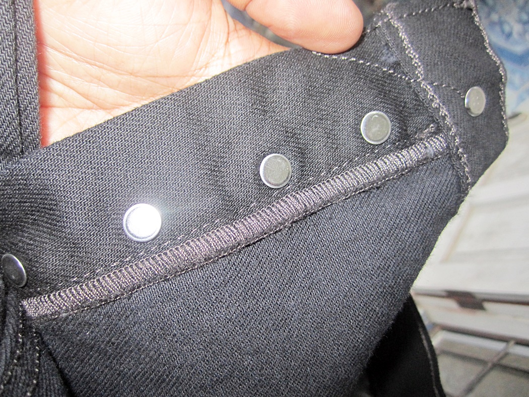 ซุปเปอร์แบล็ค Levi's 501 เข้าไปเลือกชมขนาดครับ