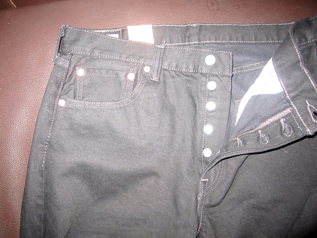 ซุปเปอร์แบล็ค Levi's 501 เข้าไปเลือกชมขนาดครับ