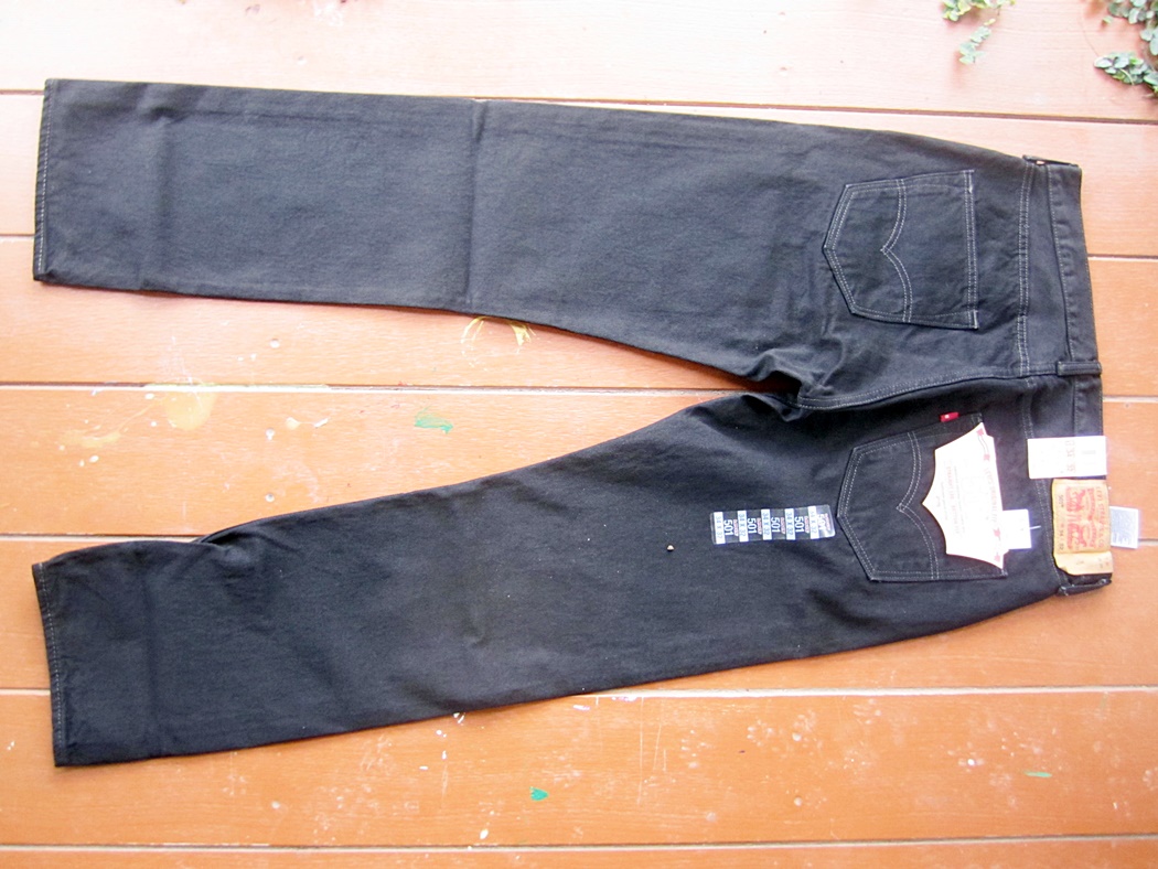 ซุปเปอร์แบล็ค Levi's 501 เข้าไปเลือกชมขนาดครับ