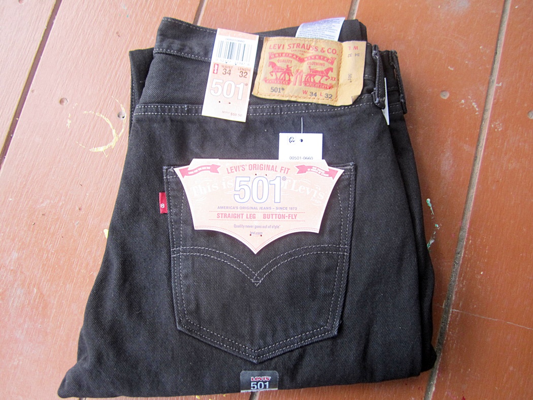 ซุปเปอร์แบล็ค Levi's 501 เข้าไปเลือกชมขนาดครับ