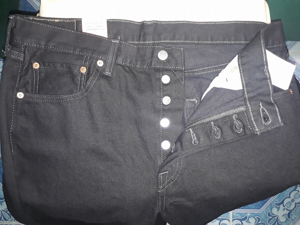 ซุปเปอร์แบล็ค Levi's 501 เข้าไปเลือกชมขนาดครับ
