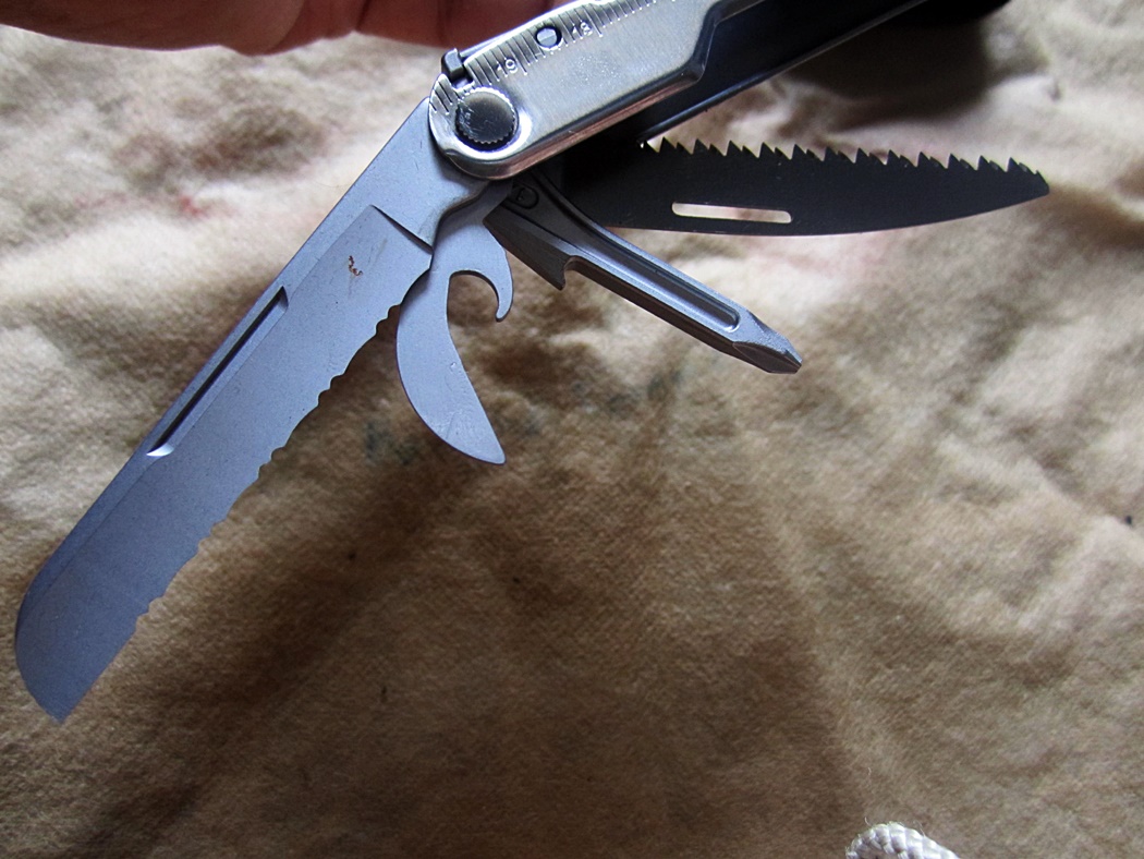 คีมLeatherman Rebar มีตำหนิ รุ่นเก่า แต่อุปกรณ์ใหม่อยู่