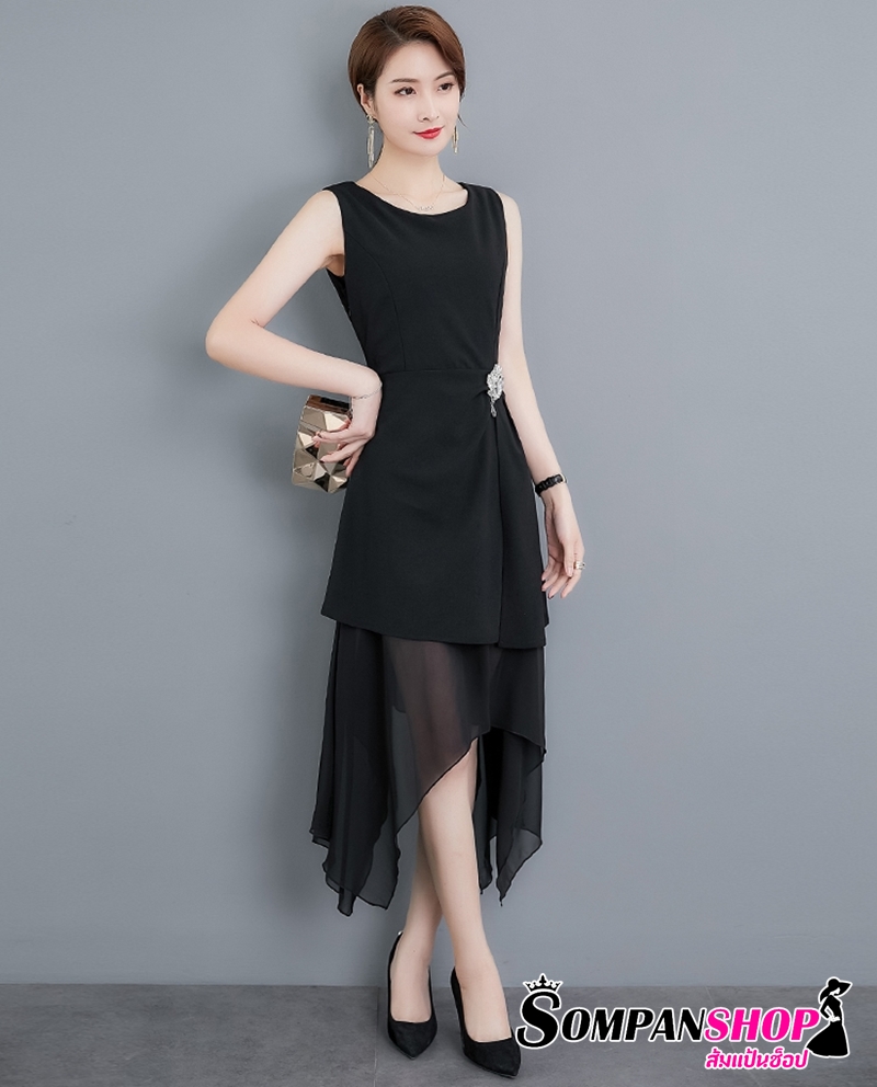 ชุดเดรสยาวสีดำ กระโปรงยาวแต่งชายระบาย เอวติดข็มกลัด แนวเรียบหรู สวยสง่า ดูดี ดูแพง