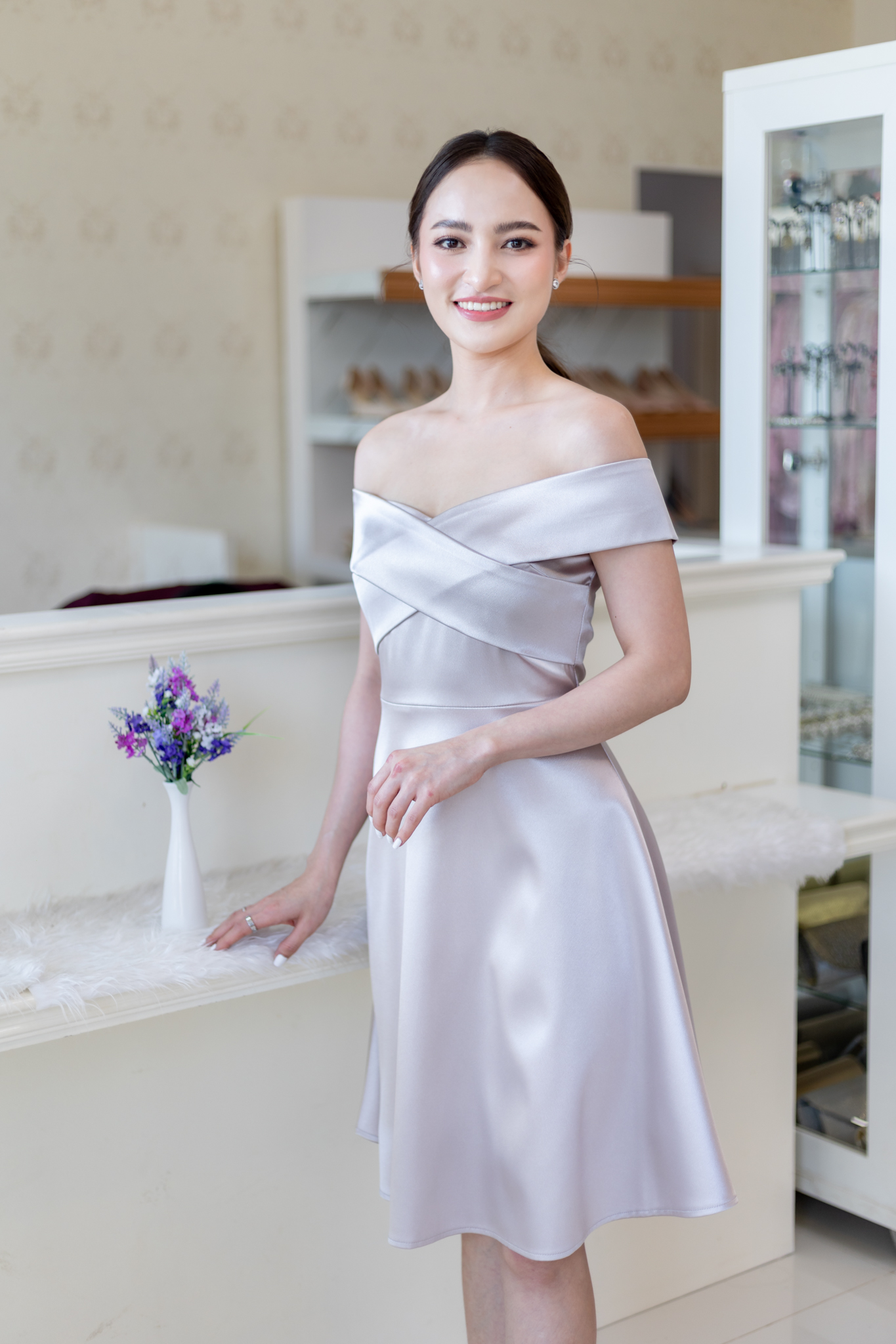 ชุดไปงานแต่งสีเทา ปาดไหล่ปิดต้นแขนปาดไหล่ปิดต้นแขนพรางต้น แนวเรียบหรู สวย ดูดี ชุดออกงาน ชุดราตรี