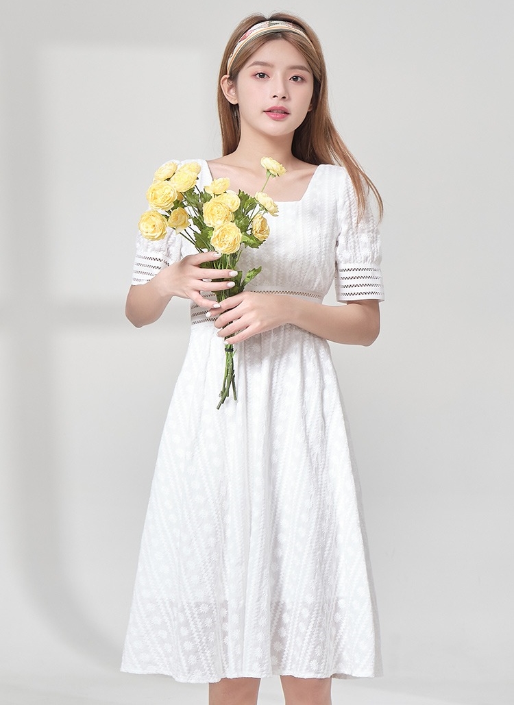 พร้อมส่ง !! ชุดเดรสสั้นสีขาว แขนสั้น ผ้าลูกไม้ฉลุ แนวเรียบร้อย สวยสุภาพ เรียบหรู