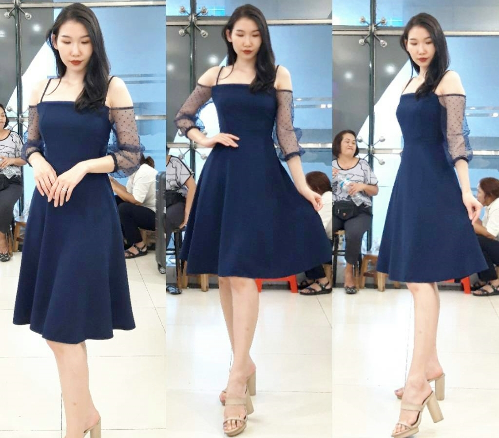ชุดออกงาน/ชุดไปงานแต่งงานสีน้ำเงินกรมท่า สายเดี่ยว แขนสามส่วนผ้าซีทรู กระโปรงสั้นทรงบาน