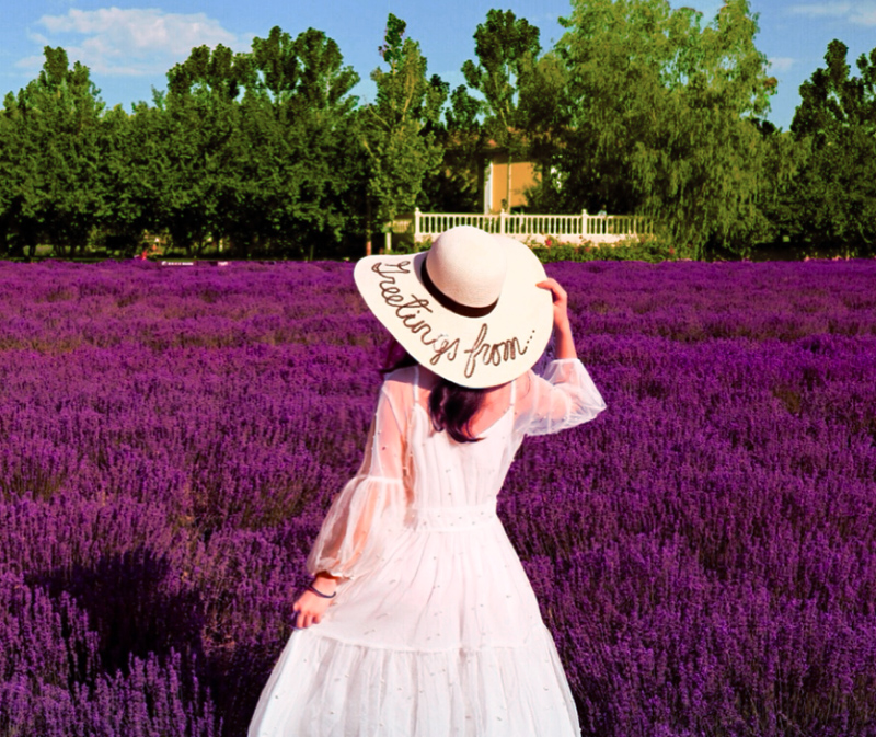 หมวกปีกกว้างไปทะเลสีครีม ปักตัวอักษร meeting from หมวกไปทะเลเก๋ๆ เริ่ดๆ .. จะไปทะเลทั้งทีพร็อพต้องครบนะจ๊ะ !!