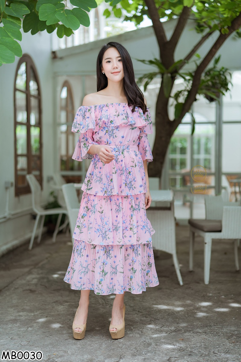 ชุดเดรสยาวสีชมพูลายดอกไม้ เปิดไหล่ ผ้าชีฟองอัดพลีท แนวสวยหวาน น่ารัก ฟรุ่งฟริ้ง