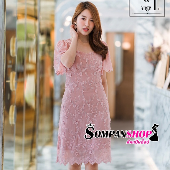 ชุดเดรสสั้นสีชมพู ผ้าปักดอกไม้น่ารักๆ ทรงเอ แนวสวยหวาน เรียบร้อย