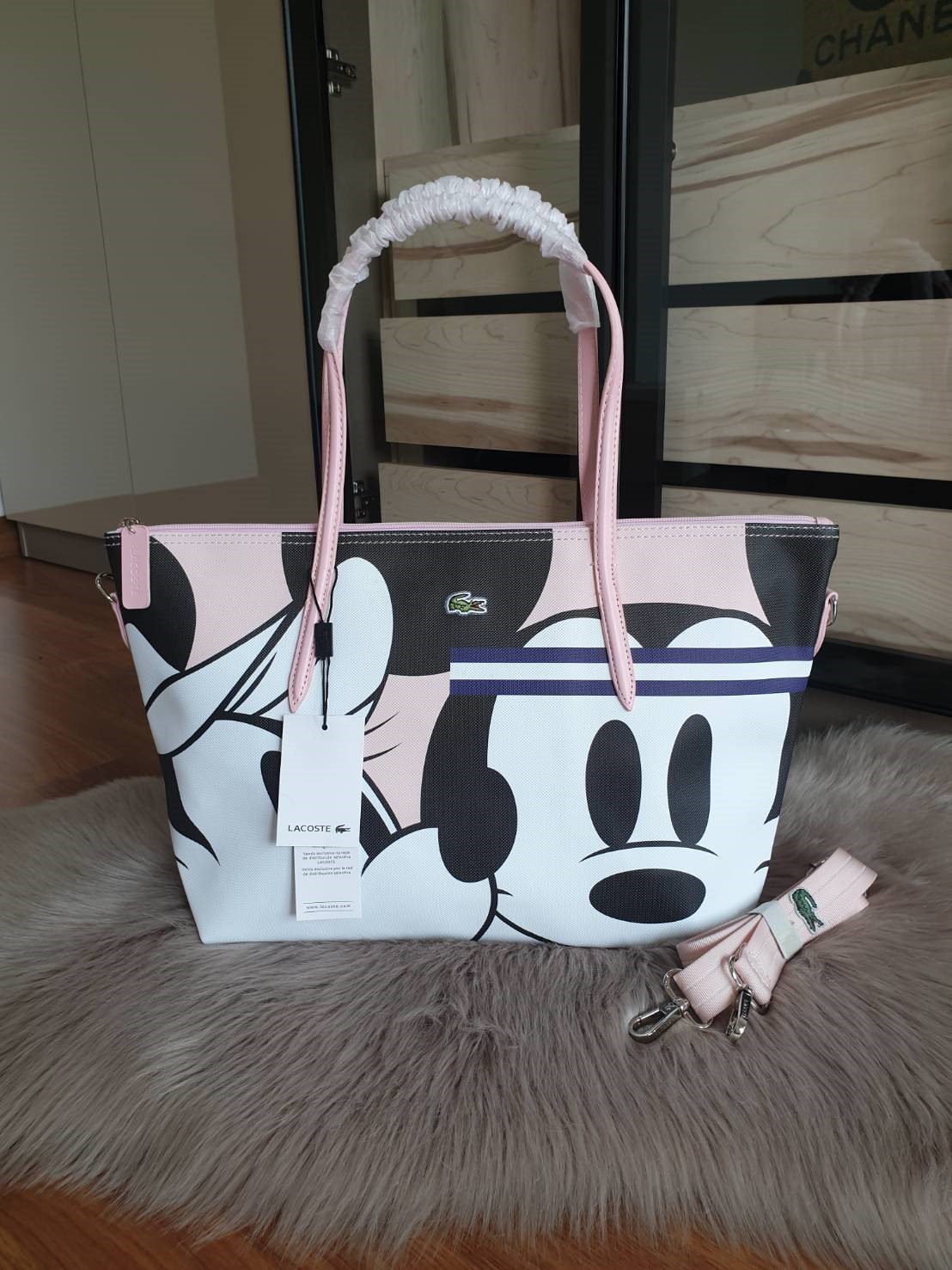 Lacoste Women's Disney Holiday Collector Print Leather Zip Tote สีชมพู