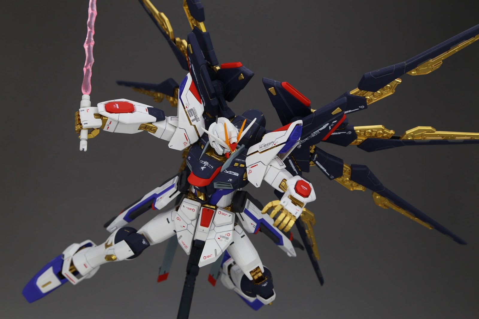 Painted Build : MG STRIKE FREEDOM GUNDAM by 高达传教士