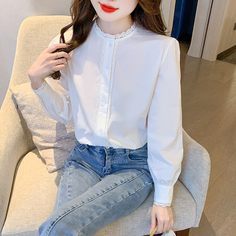 เสื้อเชิ้ตผู้หญิงคอวี
