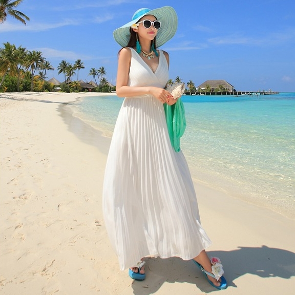 ชุดใส่เที่ยวทะเล เดรสยาวสีขาว ผ้าชีฟองจีบพลีท แฟชั่นชุดใส่เที่ยวทะเล ไอเดียชุดแต่งตัวไปเที่ยวทะเล ใครมีแพลนไปทะเลแต่ยังไม่ได้หาชุดต้องดู