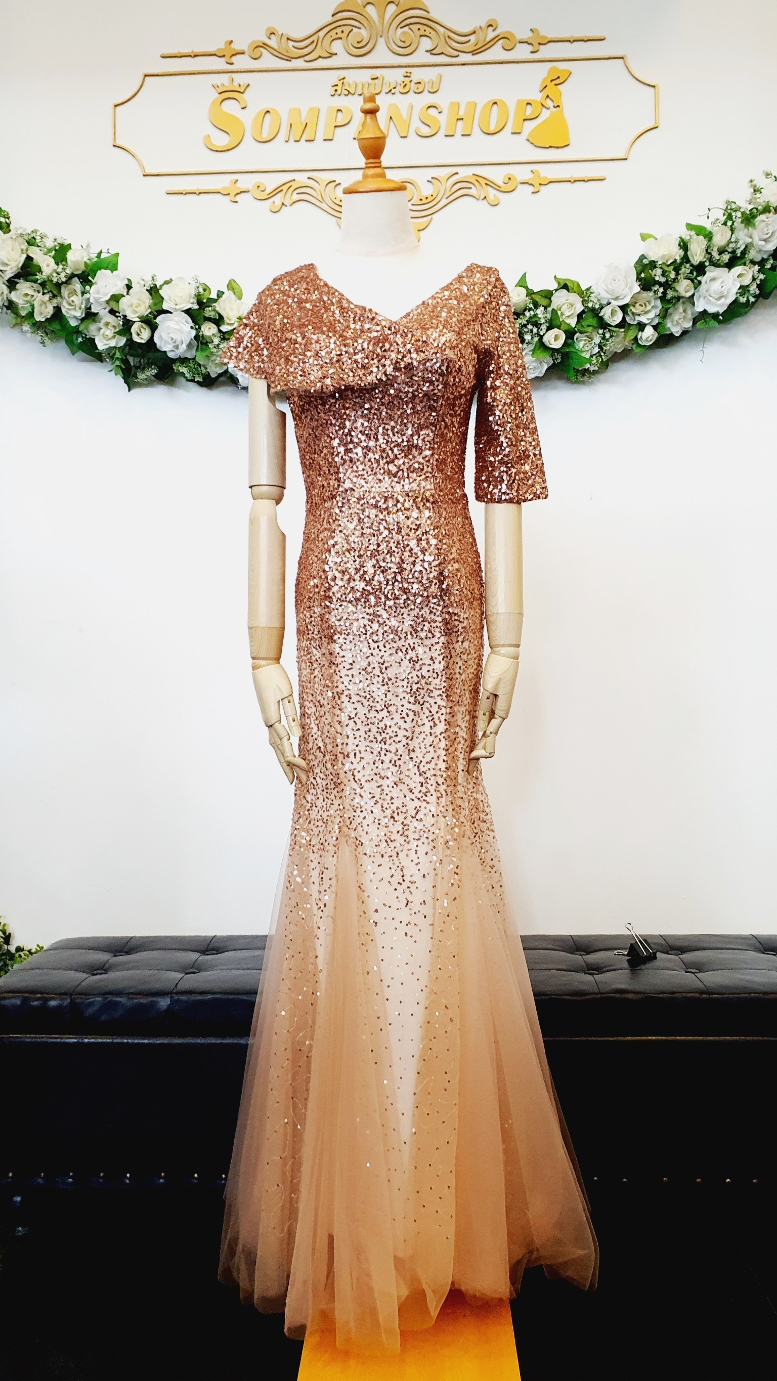 ชุดราตรียาวสีทอง เดรสออกงานปักเลื่อมแขนดีไซน์สุดเก๋ แบบสวยๆสไตล์เรียบหรูดูแพง เหมาะสำหรับใส่เป็นชุดราตรีออกงานกลางคืน ชุดไปงานแต่งงานกลางคืน ชุดไปงานกาล่าดินเนอร์