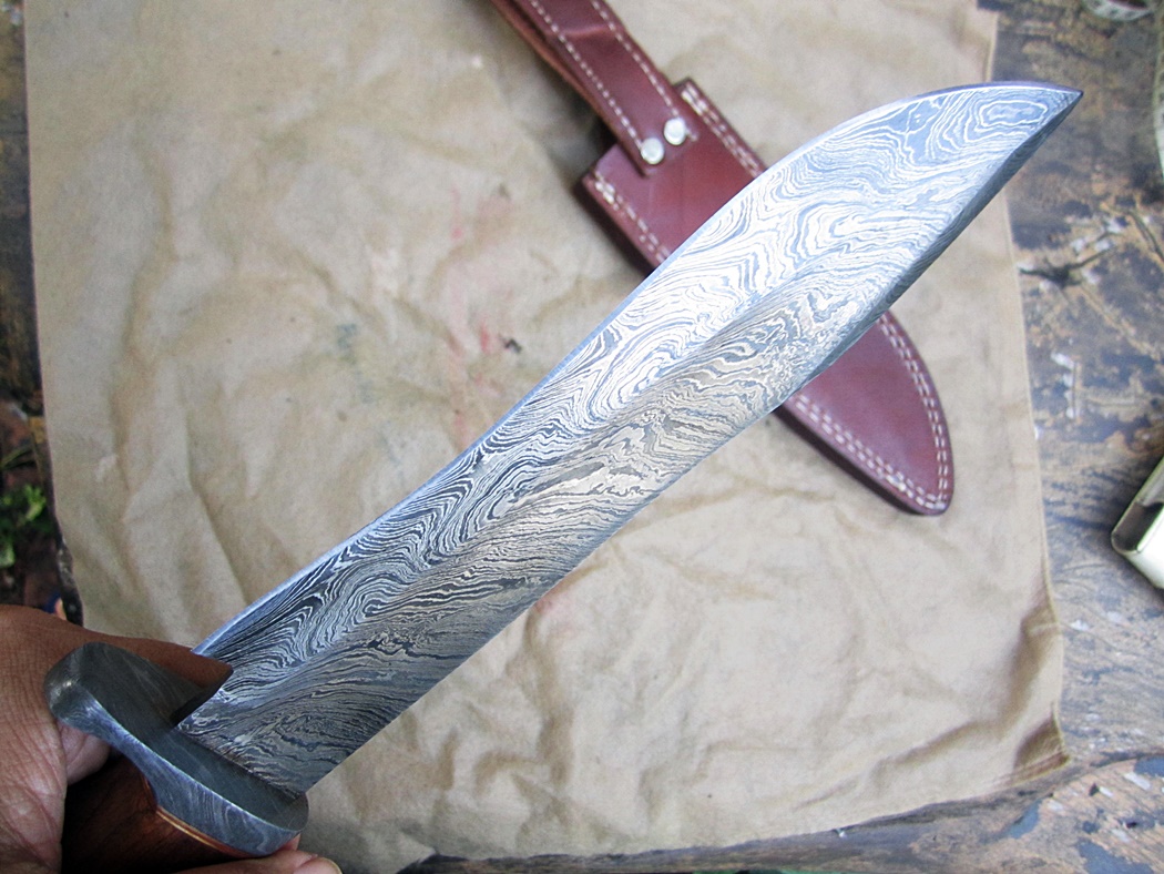 เหล็กลายของแท้Damascus steel custom handmade hunting bowie knife 13"