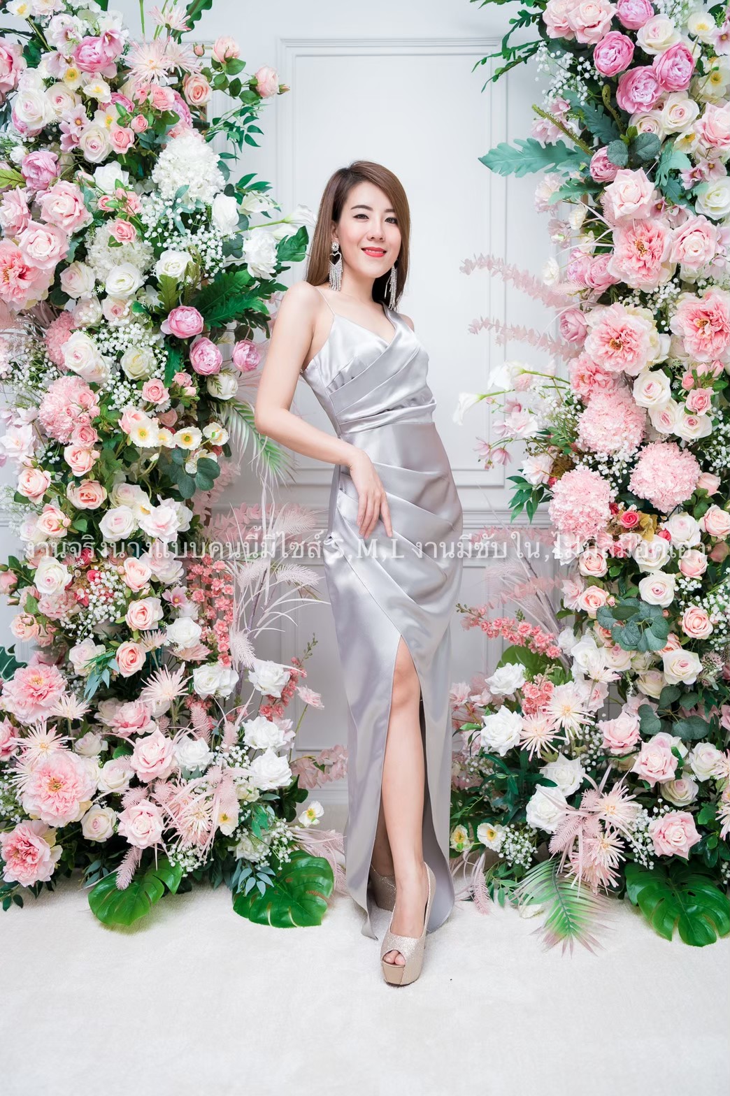 ชุดไปงานแต่งงานสีเทา สายเดี่ยว เอวจีบข้าง แนวเรียบหรู สวยดูดีมากๆ ใส่ไปงานแต่งงาน ออกงานราตรี