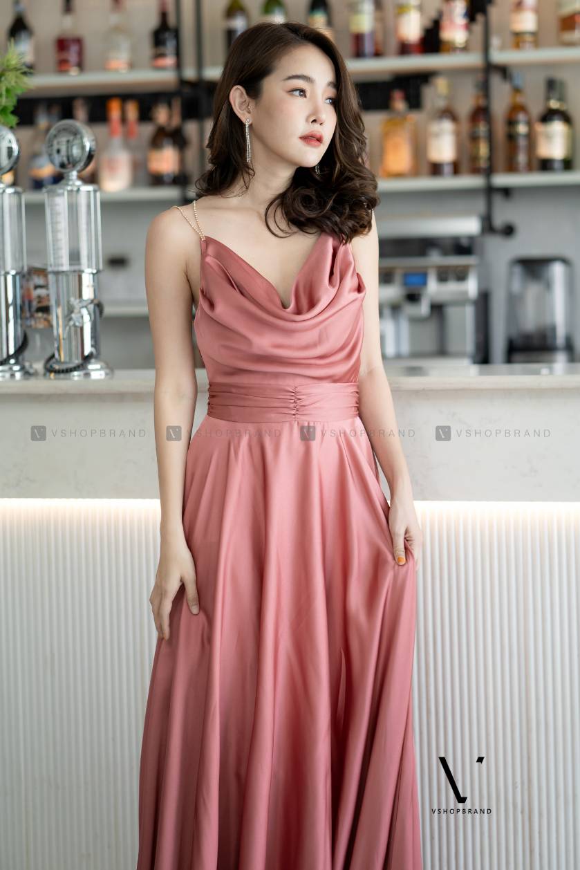 ชุดราตรียาวสีชมพู สายเดี่ยว อกจีบย้วยสวยเก๋ กระโปรงยาวทรงบาน สวยหรู สุดอลัง ใส่ออกงานราตรี ไปงานแต่งงานเรียบหรู