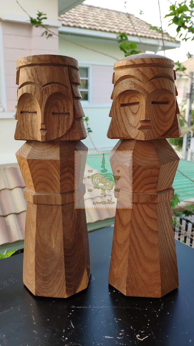 ตุ๊กตาไม้ ชาวไอนุ คู่ที่ 1