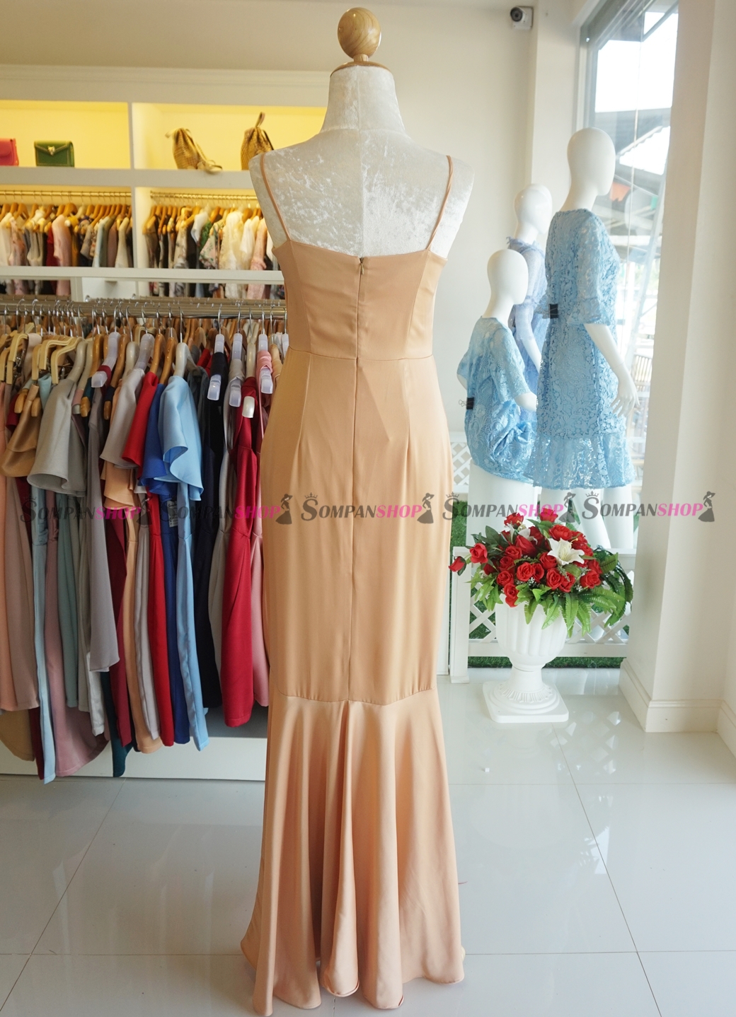 ชุดเดรสออกงานยาวสีทอง สายเดี่ยว กระโปรงทรงหางปลา