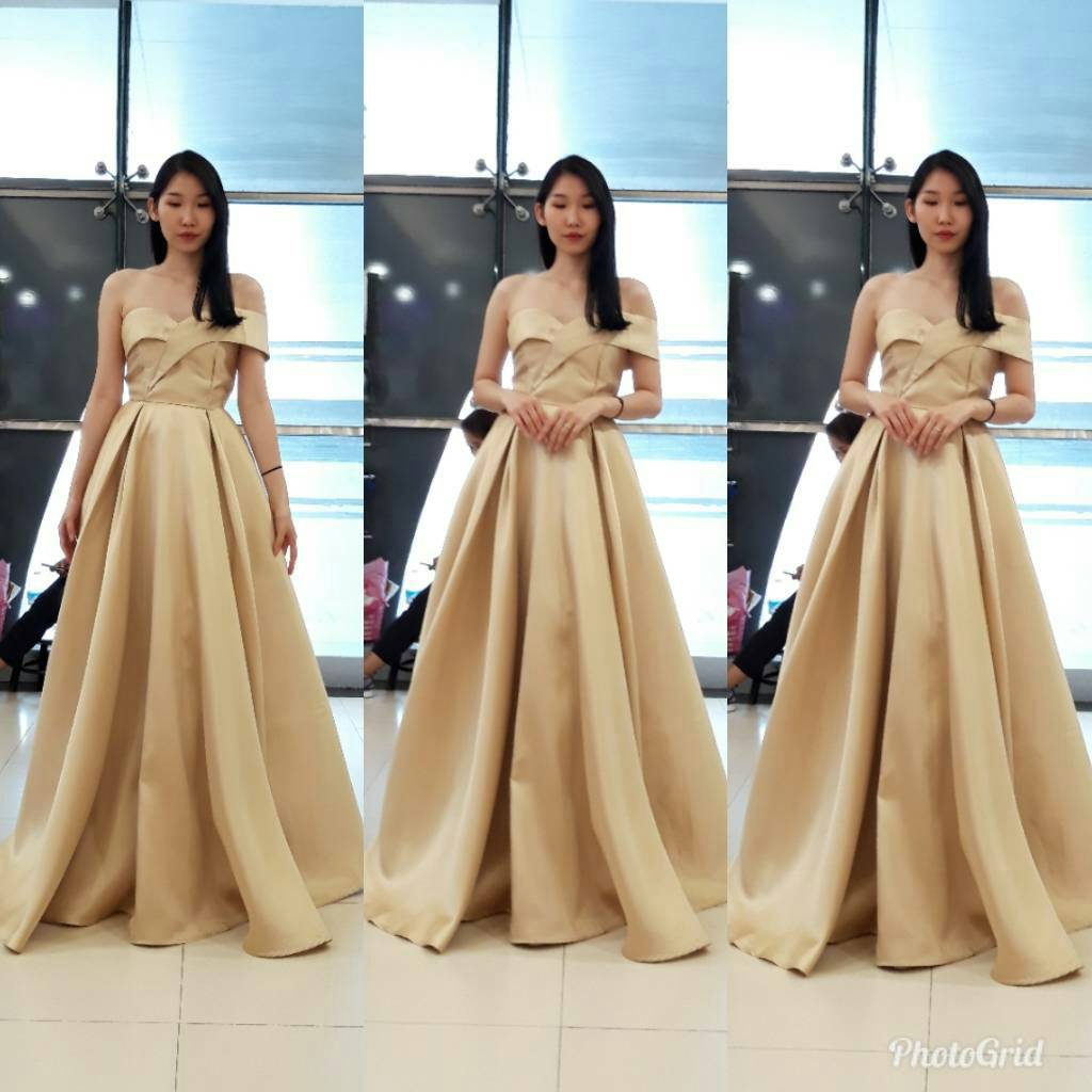 Sale ชุดออกงานราตรียาวสีทอง เปิดไหล่ คล้องไหล่ข้างเดียว กระโปรงยาวทรงบานสไตล์เจ้าหญิง แนวสวยหรู สุดอลัง