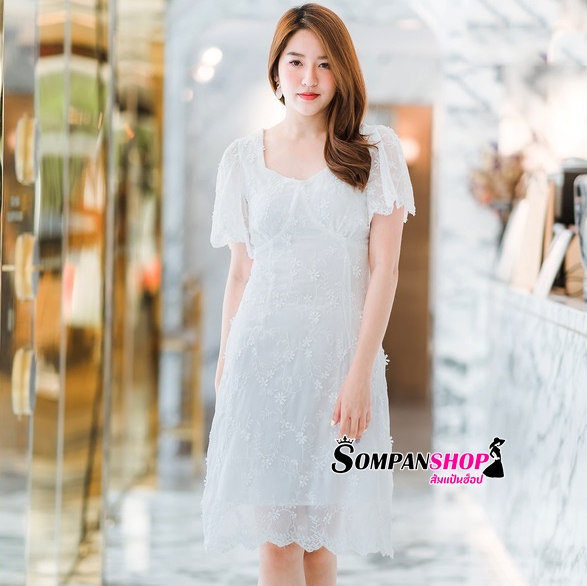 ชุดเดรสสั้นสีขาว ผ้าปักดอกไม้น่ารักๆ ทรงเอ แนวสวยหวาน เรียบร้อย