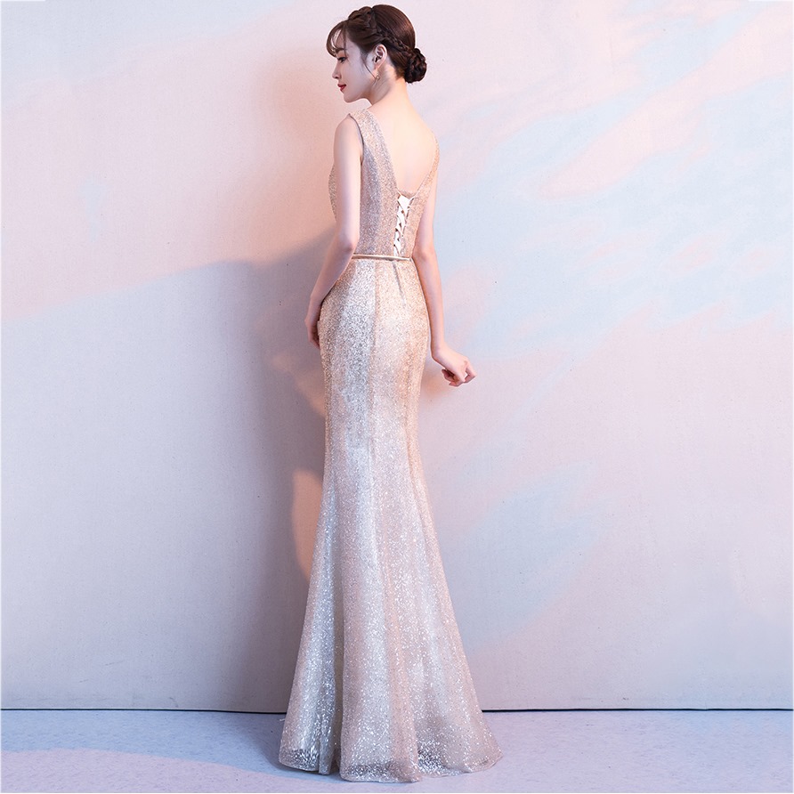 ชุดราตรี ชุดออกงาน ชุดไปงานแต่งงานสีทอง เดรสยาวแขนกุดทรงหางปลา ผ้ากากเพชร สวยหรูแพง