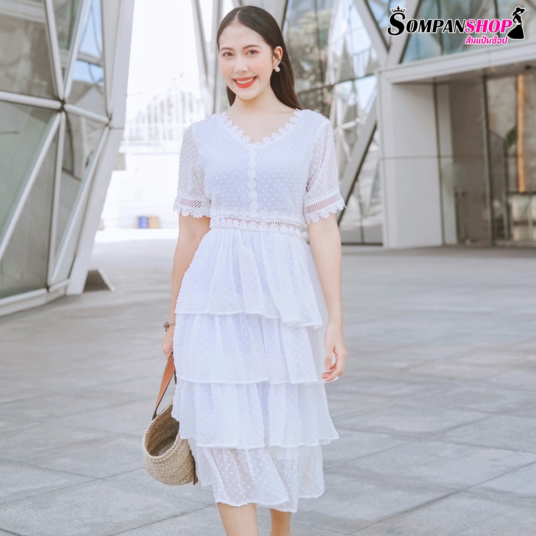 ชุดเดรสยาวสีขาว กระโปรงระบายเป็นชั้นๆ ลุคสวยหวาน น่ารักๆ สไตล์คุณหนู