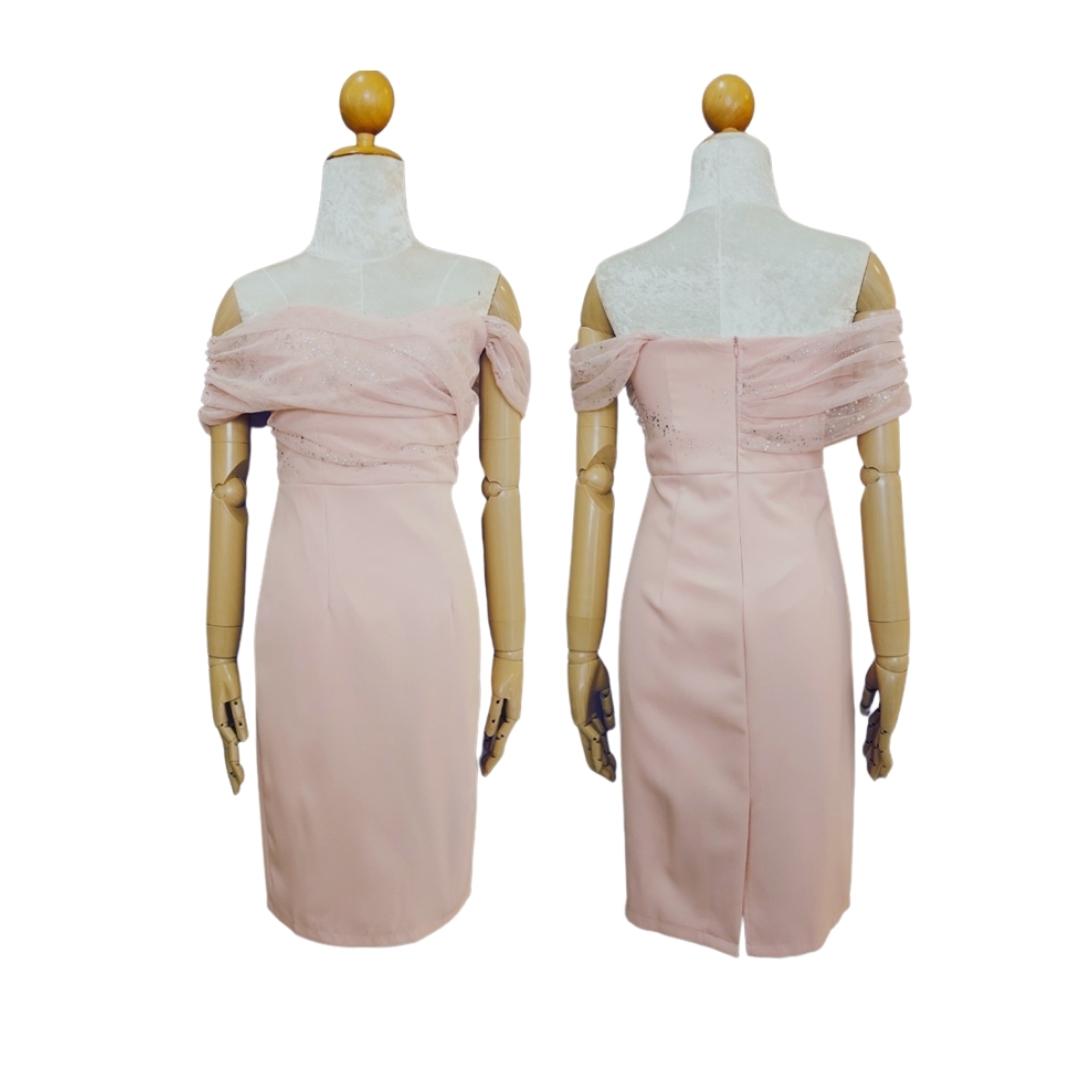 ชุดเดรสออกงานสีชมพู ปาดไหล่ เดรสทรงเข้ารูป เรียบหรู สวย ดูดี ใส่เป็น ชุดราตรี ชุดออกงาน ชุดไปงานแต่งงาน กลางวัน กลางคืน