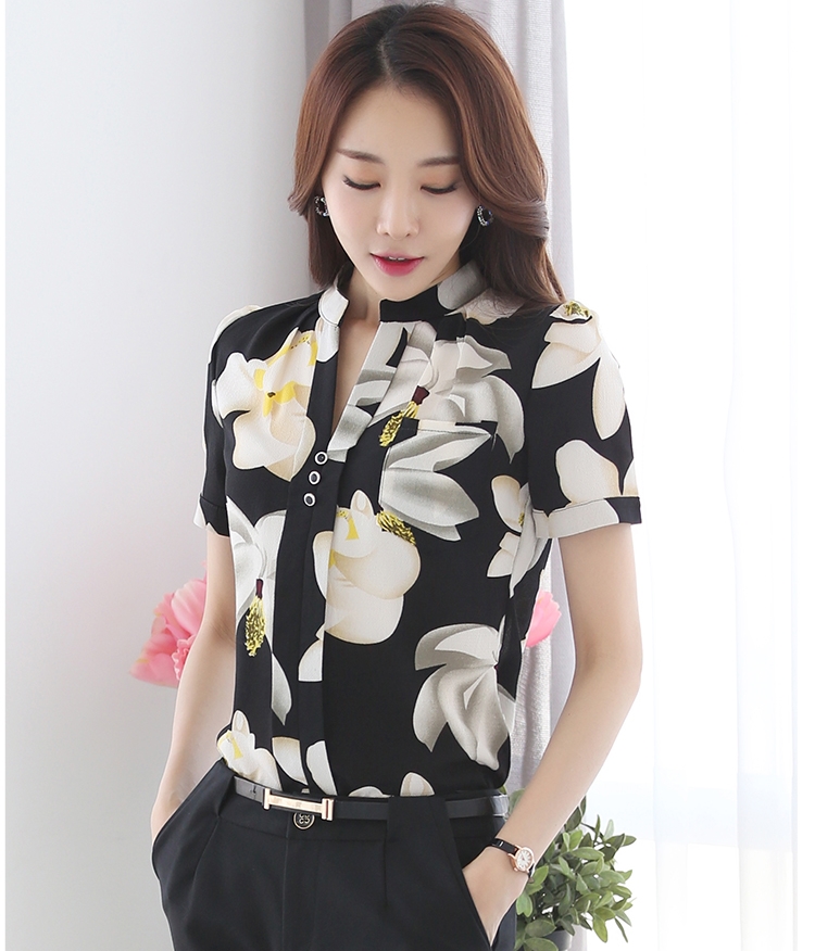 เสื้อเชิ้ตผู้หญิงสีดำ แขนสั้น ผ้าชีฟอง ลายดอกไม้ คอวี