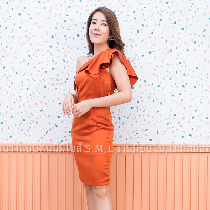 ชุดราตรี ชุดออกงาน ชุดไปงานแต่งงานสีส้มอิฐ ไหล่เฉียง แนวเรียบๆ สวยหรูดูแพง