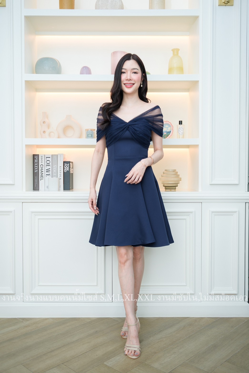 ชุดเดรสสั้นออกงานสีน้ำเงินกรมท่า ปาดไหล่แต่งผ้าซีทรู กระโปรงทรงบาน แบบสวย เรียบหรู ดูแพง ใส่ไปงานแต่งกลางวัน/กลางคืน ชุดราตรี ชุดไปงานแต่ง ชุดออกงาน