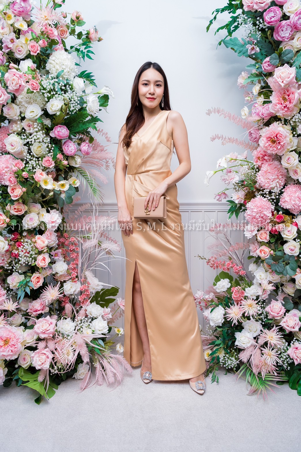 ชุดไปงานแต่งงานสีทอง สายเดี่ยว เอวจีบข้าง แนวเรียบหรู สวยดูดี ใส่ไปงานแต่งงาน ชุดออกงาน ชุดราตรี