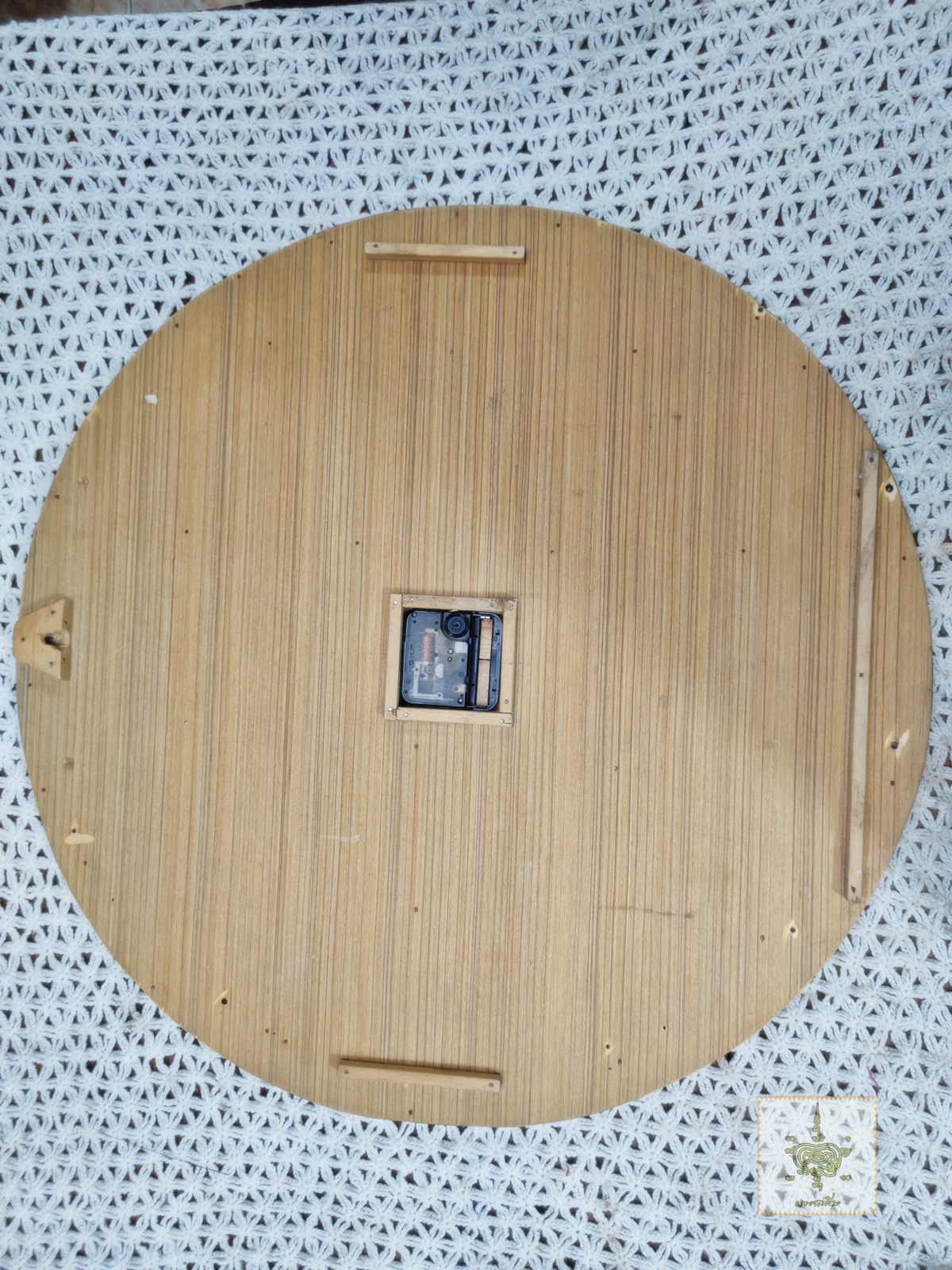 นาฬิกาไม้ขนาดใหญ่