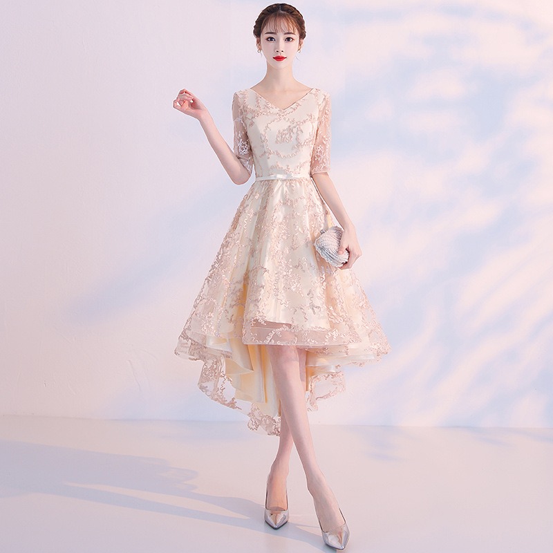 ชุดเดรสออกงานสีครีมเบจ คอวีปักลายนูน กระโปรงทรงบานหน้าสั้นหลังยาว แนวเรียบหรู สวย ดูดี ใส่เป็นชุดราตรี ชุดออกงาน ชุดไปงานแต่งงาน กลางวัน กลางคืน