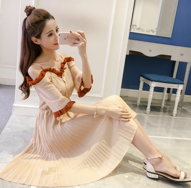 ชุดเดรสสั้นสีครีมเบจ เปิดไหล่ สายเดี่ยว สวยๆ น่ารัก สดใส ใส่ไปเที่ยวทะเล