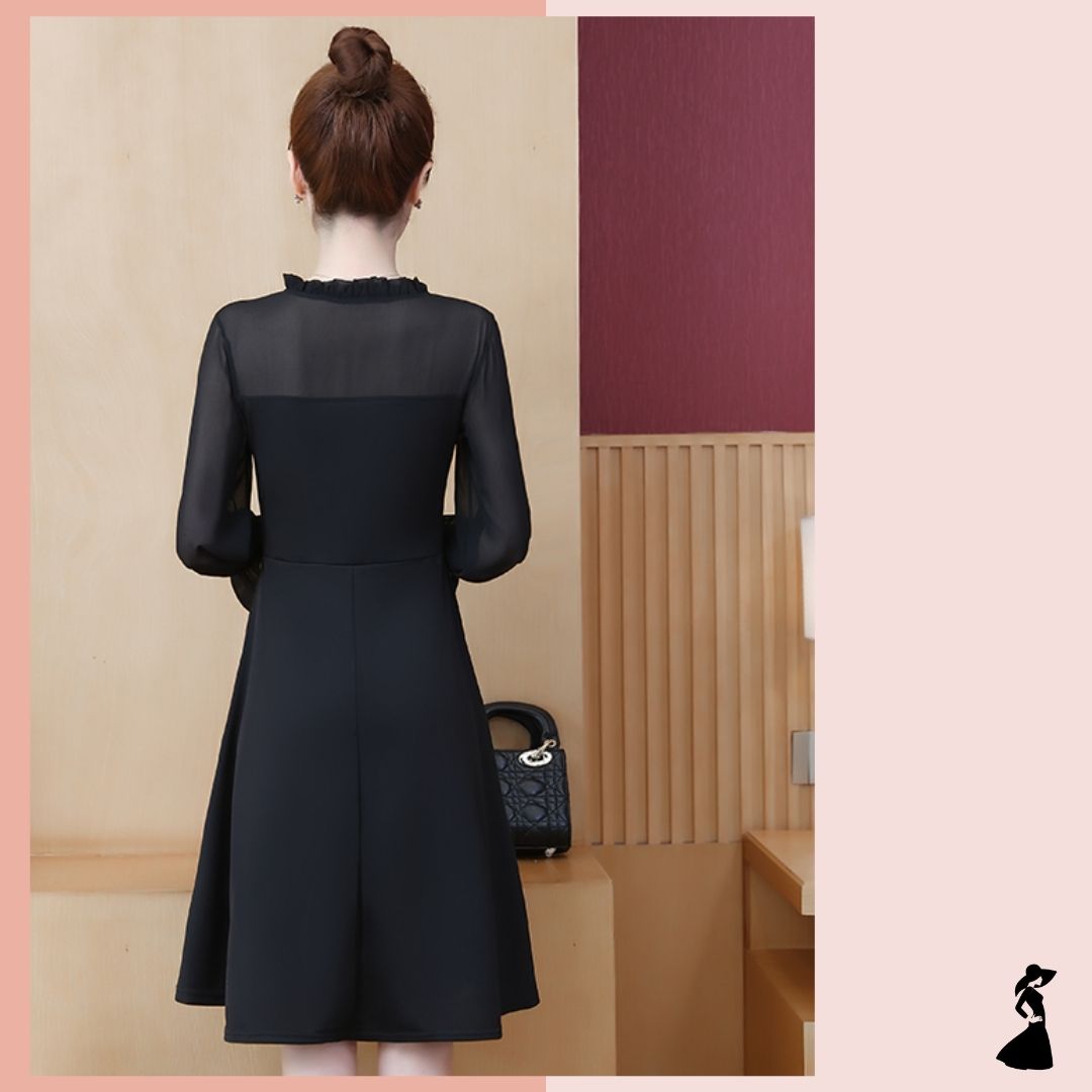 ชุดเดรสสั้นสีดำ แขนยาว กระโปรงยาวคลุมเข่า แนวเรียบร้อย สวยสุภาพ ใส่ทำงาน