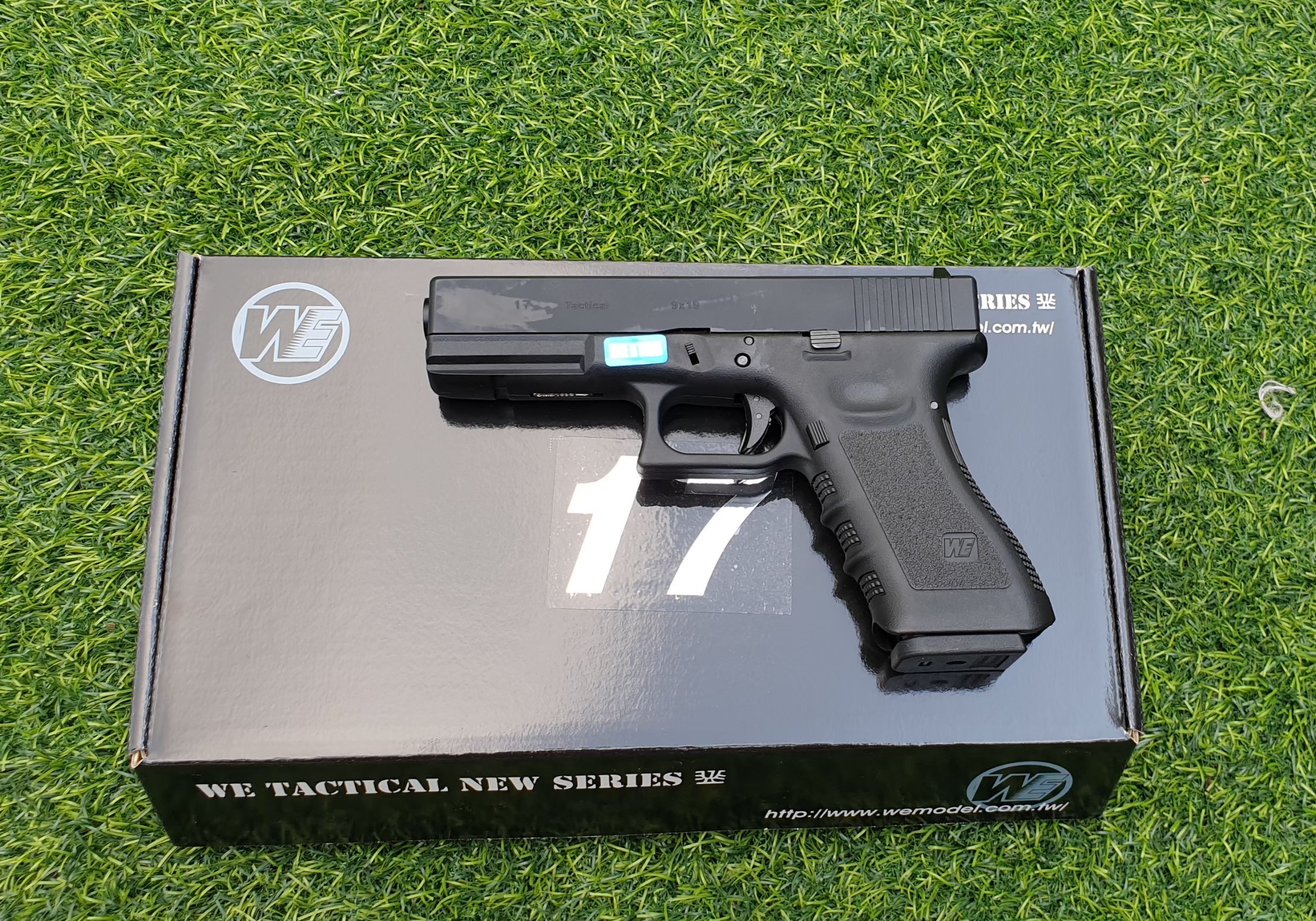 ปืนอัดแก๊ส WE รุ่น GLOCK 17 GEN 3 สีดำ (GAS System)