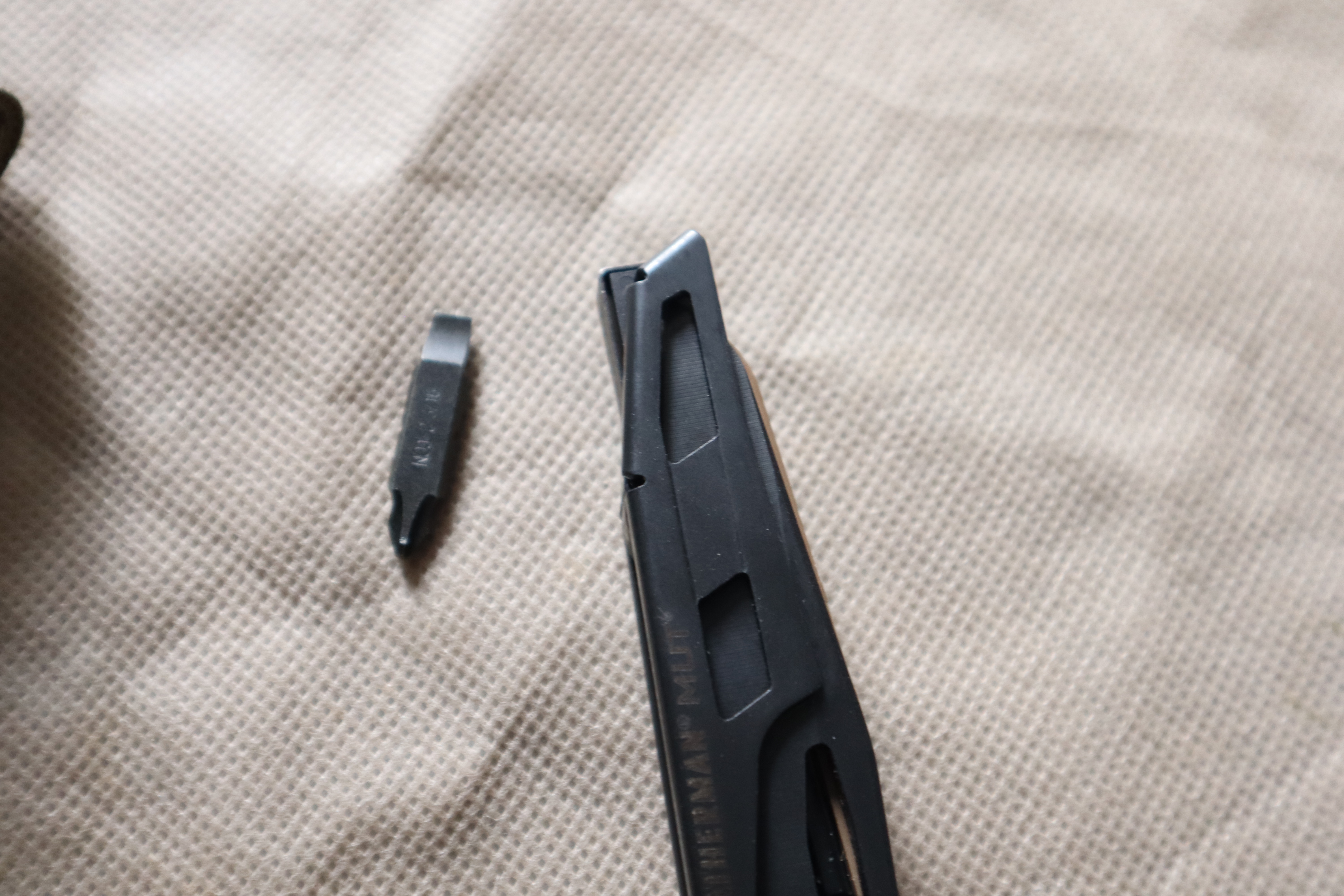 Leatherman MUT EOD Black Tactical Multi-Tool w Molle Sheath(ใหม่เก่าเก็บ)
