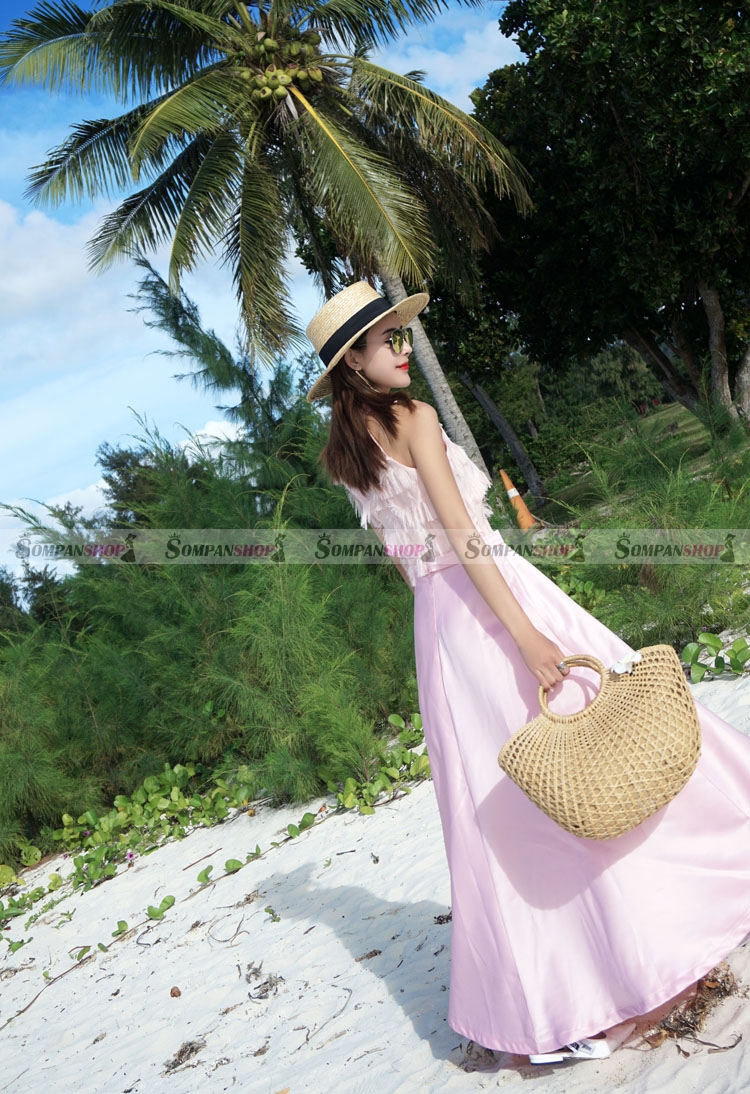 ชุดเดรสยาวสีชมพู แขนกุด แต่งขนฟรุ้งฟริ้งน่ารัก กระโปรงยาวทรงบาน แนวสวยหวาน น่ารักๆ