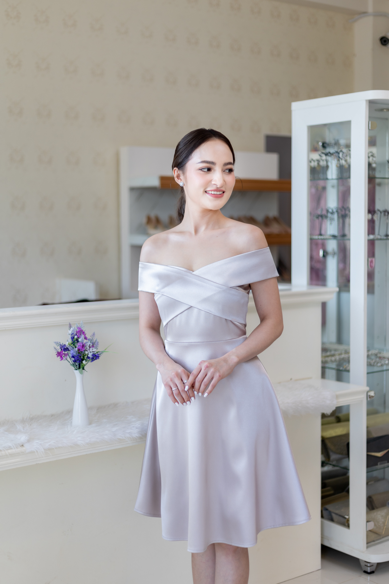 ชุดไปงานแต่งสีเทา ปาดไหล่ปิดต้นแขนปาดไหล่ปิดต้นแขนพรางต้น แนวเรียบหรู สวย ดูดี ชุดออกงาน ชุดราตรี