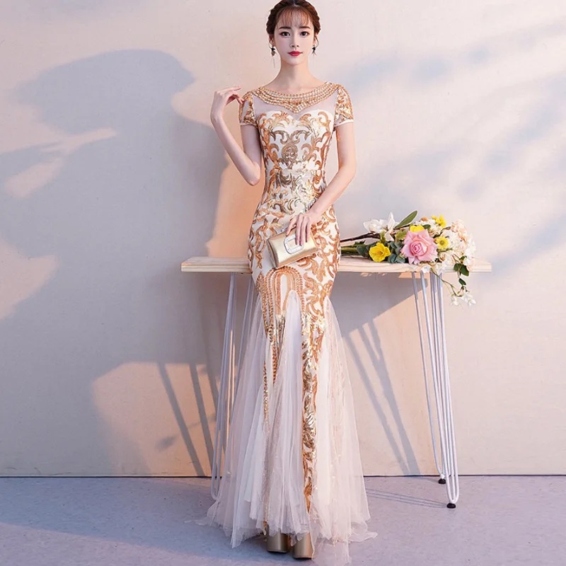 ชุดราตรียาวสีทอง ปักคริสตรัล ทรงหางปลา ลุคสวยหรูดูแพง เหมาะสำหรับใส่เป็นชุดราตรีออกงาน ชุดไปงานแต่ง ชุดรับรางวัล