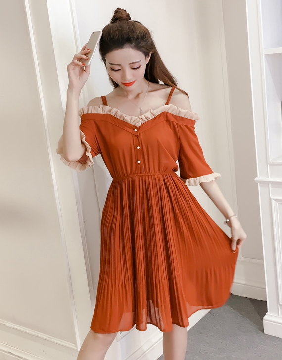 ชุดเดรสสั้นสีน้ำตาล เปิดไหล่ สายเดี่ยว สวยๆ น่ารัก สดใส ใส่ไปเที่ยวทะเล