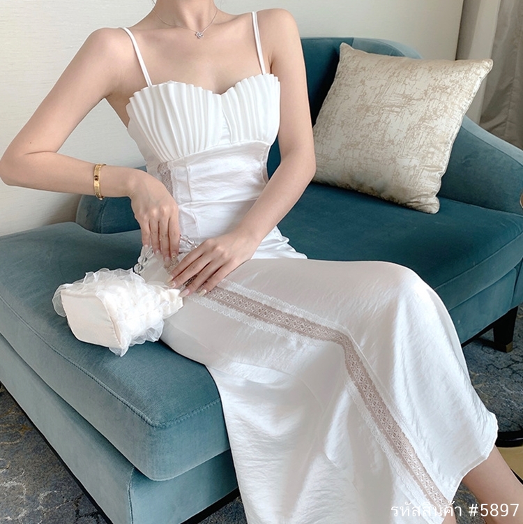 แม็กซี่เดรสยาวสีขาว สายเดี่ยว อกแต่งจีบ แบบสวย น่ารัก แฟชั่นชุดเดรสเที่ยวทะเล ใส่เดินเล่นริมทะเล ใส่ถ่ายรูปสวยๆ
