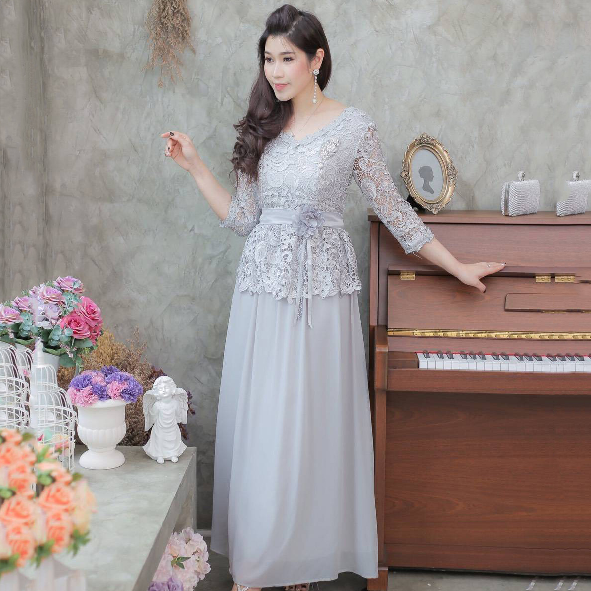 ชุดเดรสยาวออกงานสีเทา ลุคเรียบหรู สวยสง่า ดูดีมากๆๆๆ เหมาะสำหรับใส่ออกงาน ไปงานแต่งงาน ชุดแม่เจ้าสาว ชุดถือขันหมาก