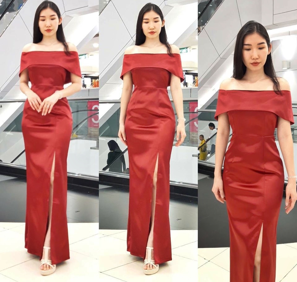 ชุดออกงานราตรี/ชุดไปงานแต่งสีแดง ทรงปิดไหล่ กระโปรงยาวผ่าหน้า ผ้าไหมดัชเชส เรียบๆ สวยหรู ชุดสวย เนื้อผ้าดี รับประกันคุณภาพ