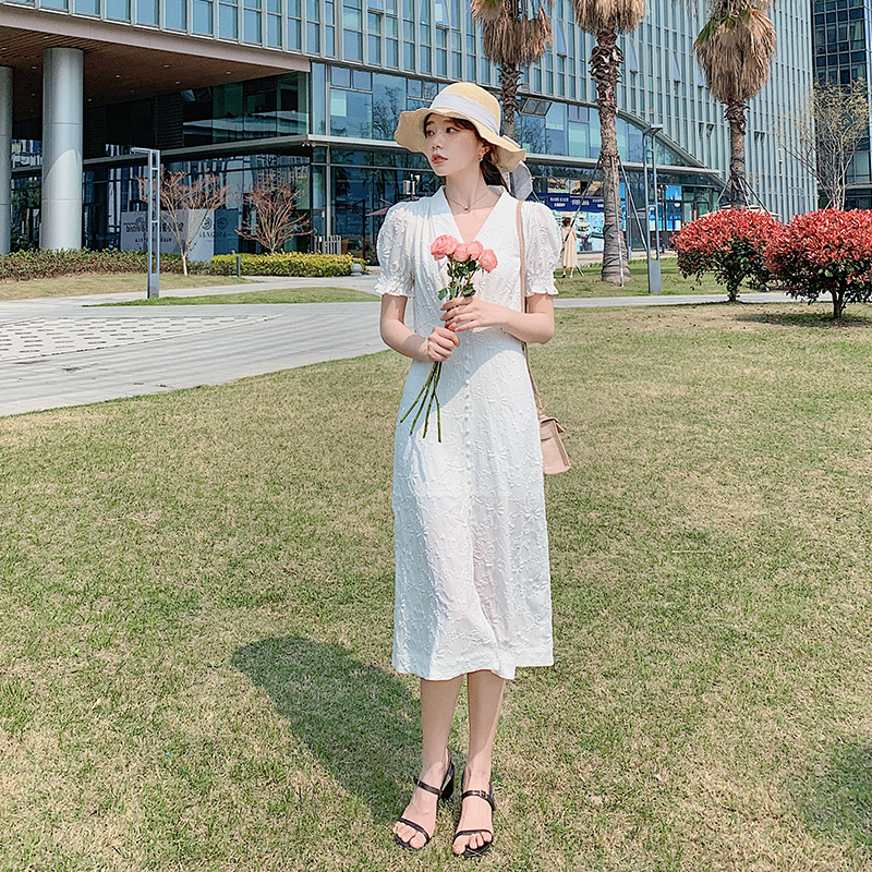 ชุดเดรสยาวสีขาวลูกไม้ คอปก แขนสั้น กระโปรงยาวคลุมเข่า ดีไซน์สวย แมทช์ได้ทุกวันและทุกโอกาส สวยดูดีแบบลูกคุณหนู