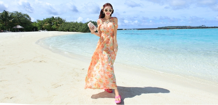 ชุดเดรสเที่ยวทะเลลายดอกไม้โทนสีเขียวส้ม เว้าไหล่ คอวีลึก เซ็กซี่ กระโปรงยาวทรงบาน