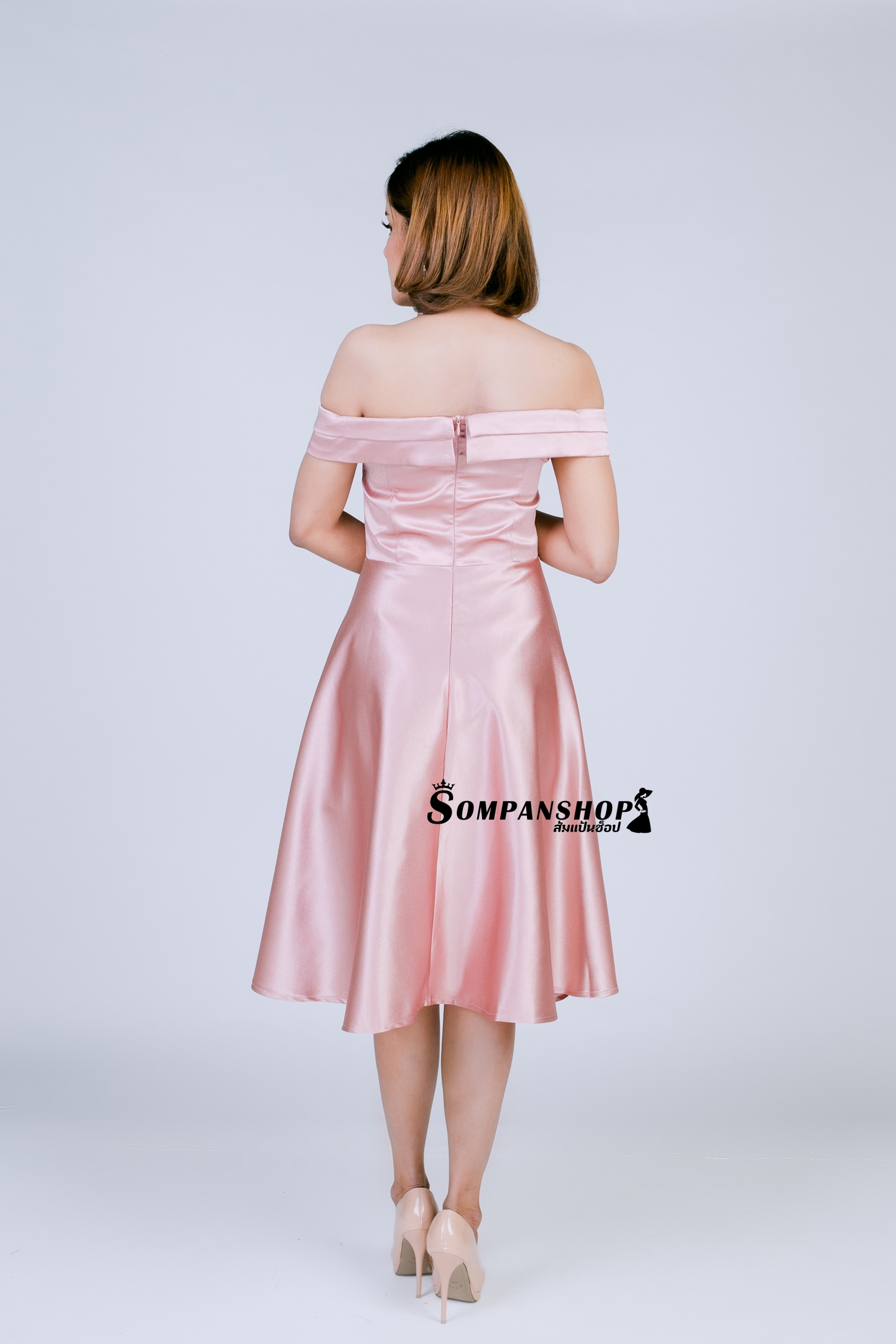 ชุดออกงานราตรีสั้นสีชมพูพิ้งโกลด์ เปิดไหล่ กระโปรงทรงบาน แนวเรียบหรูดูแพง สวยดูดี ใส่ออกงาน ไปงานราตรี ไปงานแต่งงาน