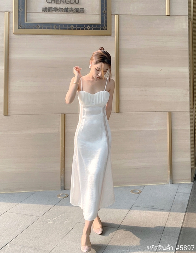 แม็กซี่เดรสยาวสีขาว สายเดี่ยว อกแต่งจีบ แบบสวย น่ารัก แฟชั่นชุดเดรสเที่ยวทะเล ใส่เดินเล่นริมทะเล ใส่ถ่ายรูปสวยๆ